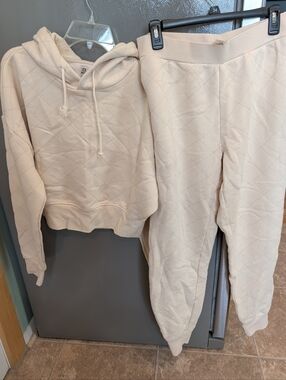 *SET* Quilted Crop Hoodie and Sweatpants